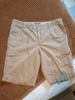 Eddie Bauer Tan/Khaki Cargo/Utility Bermuda Shorts Summer Outdoor (US 16)